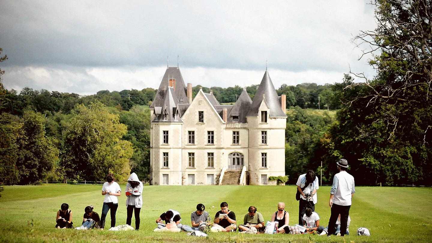 domaine de boisbuchet, castle, countryside, people reading on the grass