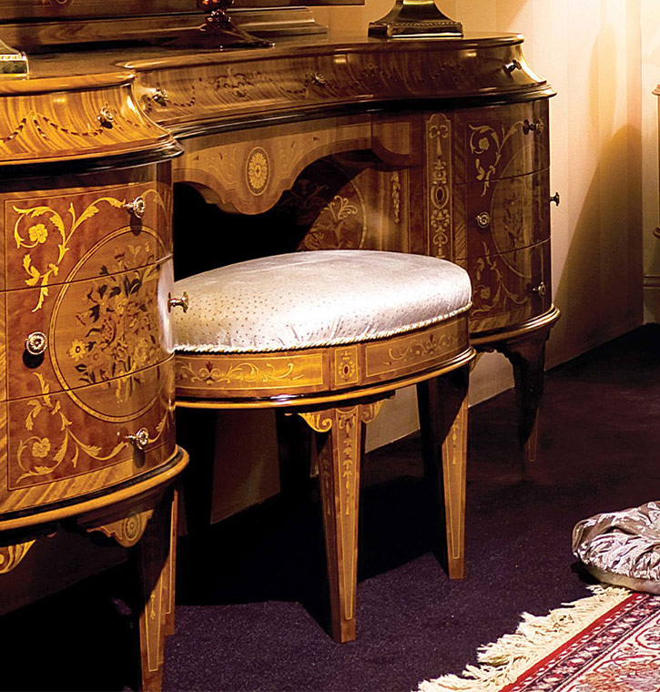 Ezio Bellotti - Stile Maggiolini stool