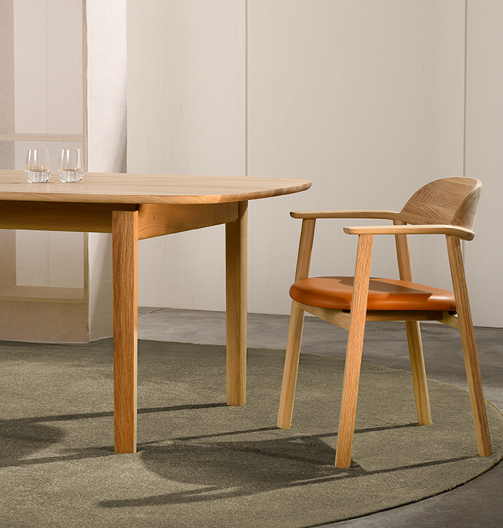Mati table, oak oil