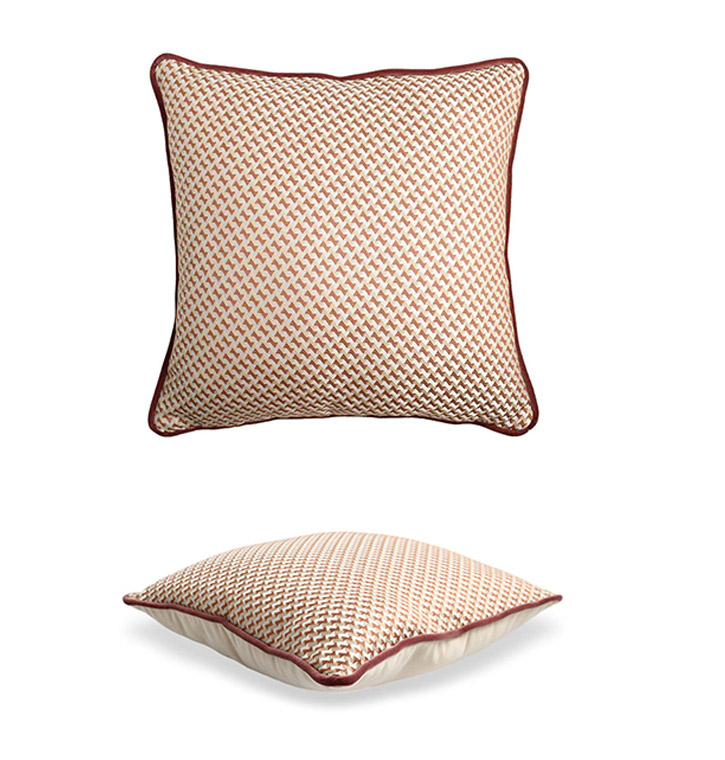 2957 | LOOP CUSHIONS COLLECTION