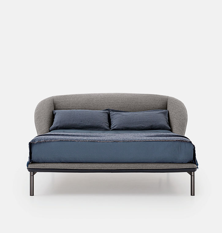 letto imbottito in tessuto e pelle sfoderabile con gambe in metallo design Simone Bonanni per Pianca