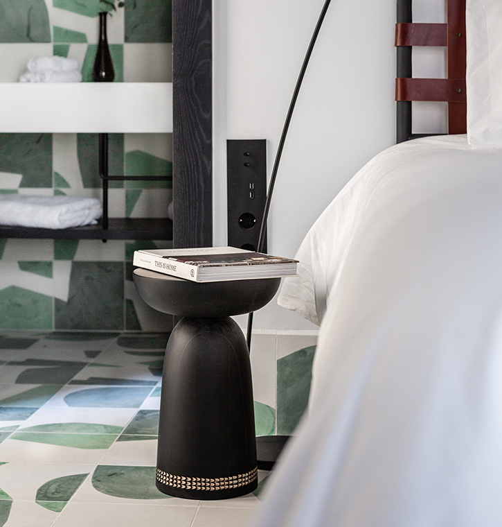 Nera Stool