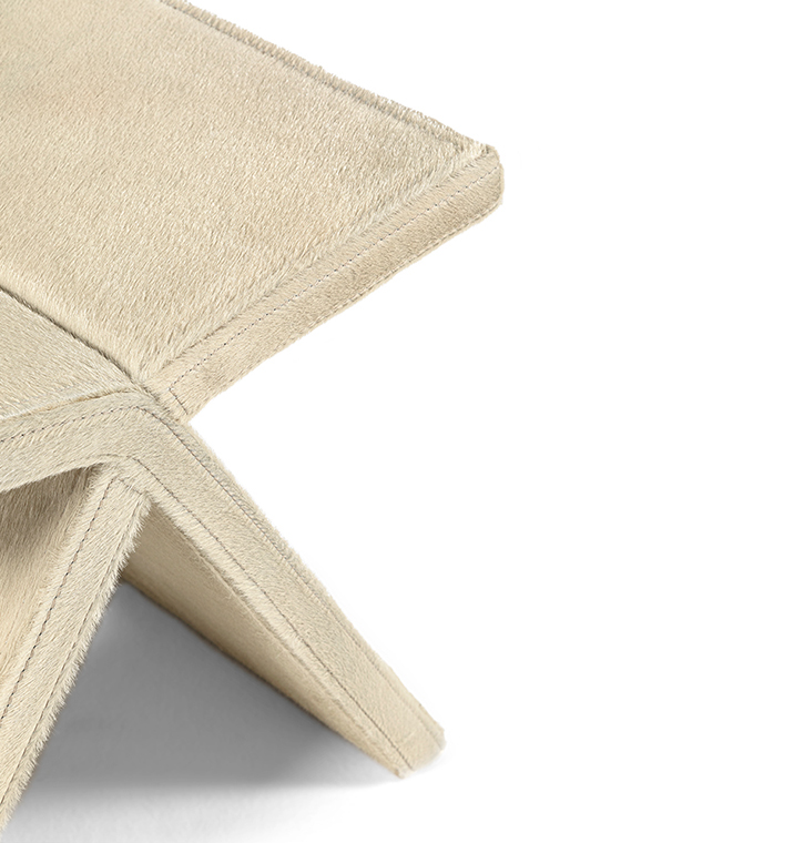 Hessentia | Cornelio Cappellini- Voyage pouf