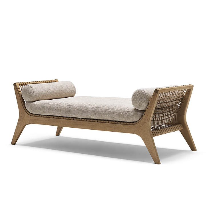 Klismos by Knoll – Sofa by Antonio Citterio, Ph. Federico Cedrone