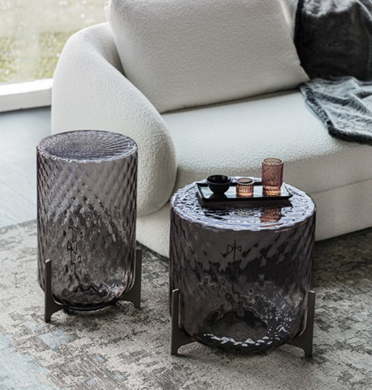 Dodo Coffee table - structure in artistic decorated fumé glass. Base in bronze (GFM18) embossed lacquered steel.
