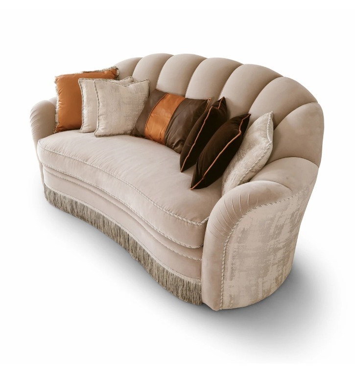 Divano 2 posti largo classico di lusso collezione Flora Marzorati in legno intagliato e tessuto pregiato.