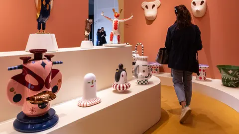 Vases, carpets, plates, screens: the barometer of decoration | Salone ...