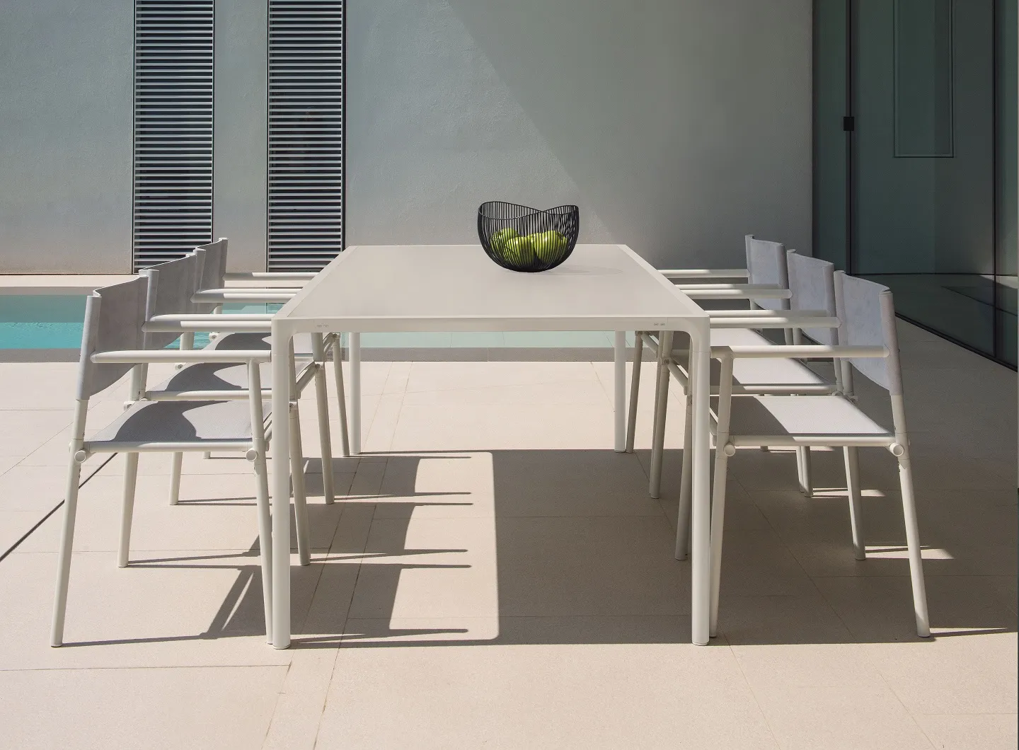 Terramare Extensible table & Armchairs