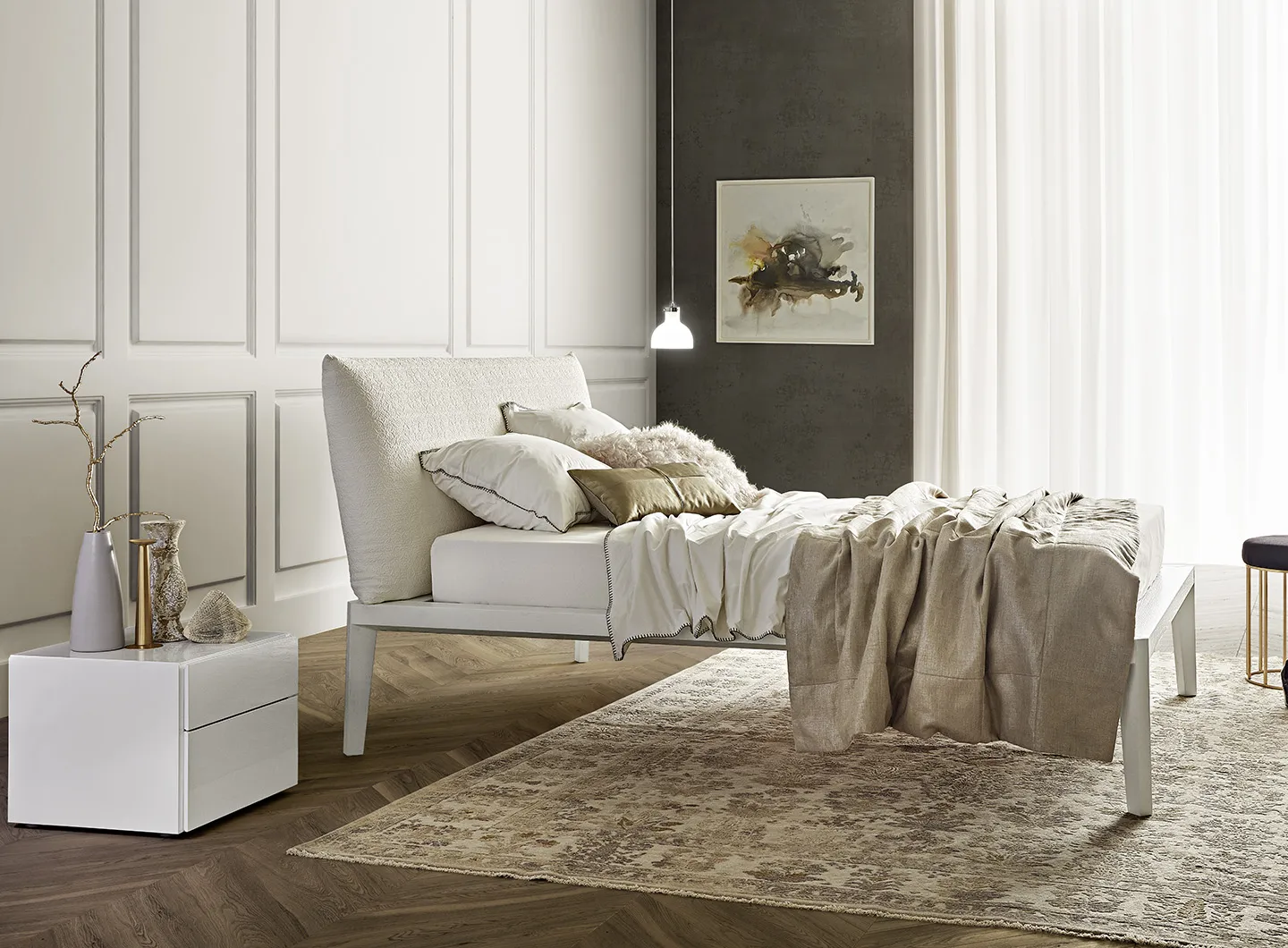 Andrea Bed in White open pore oak and Lalique Bianco cushion