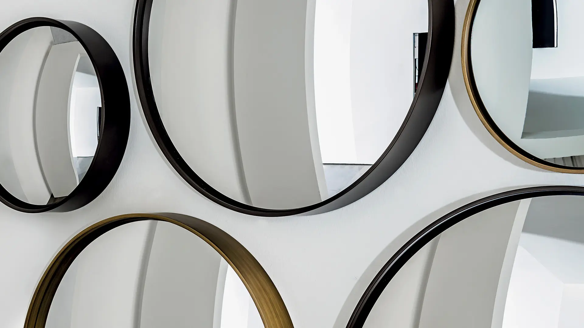 SOVET ITALIA Sail mirrors detail