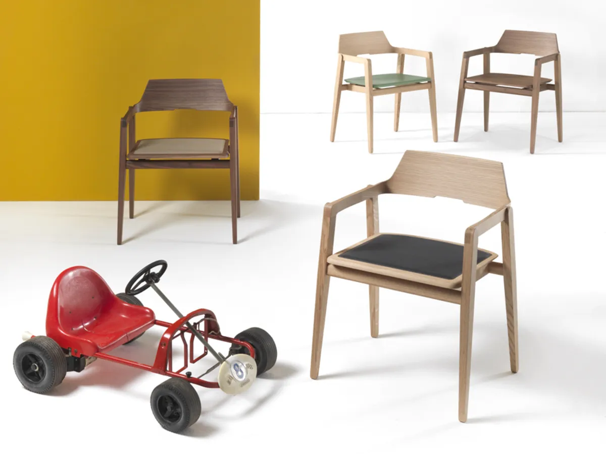 Durame - Millemiglia - Solid wood seat with armrests, with slender and ergonomic shapes