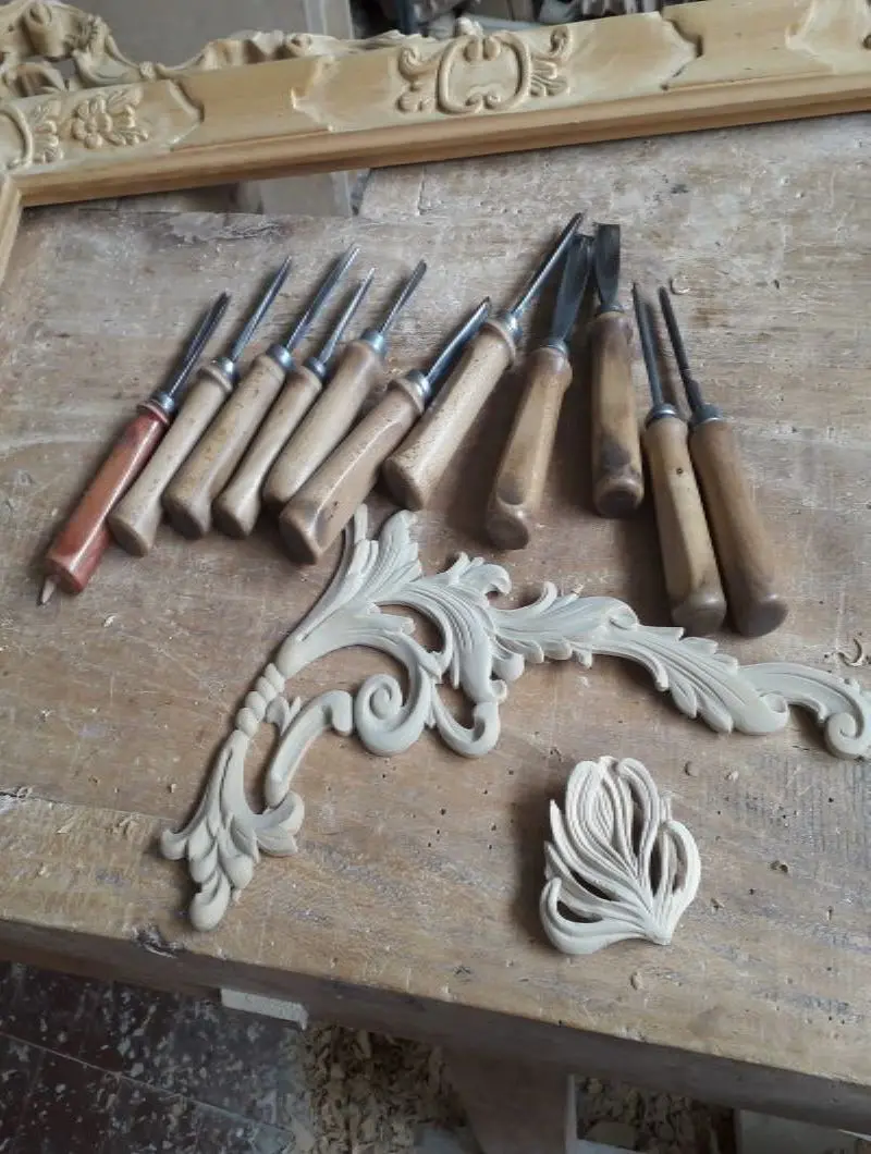 THE TOOLS OF THE CARVER