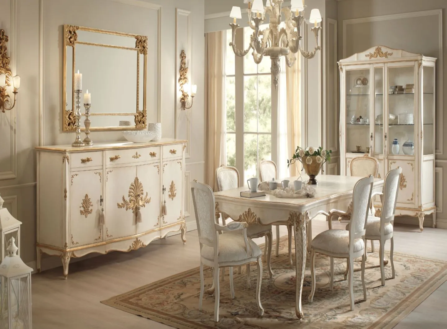 Sala da pranzo "Living Elegantly" con credenza e vetrina abbinati al tavolo