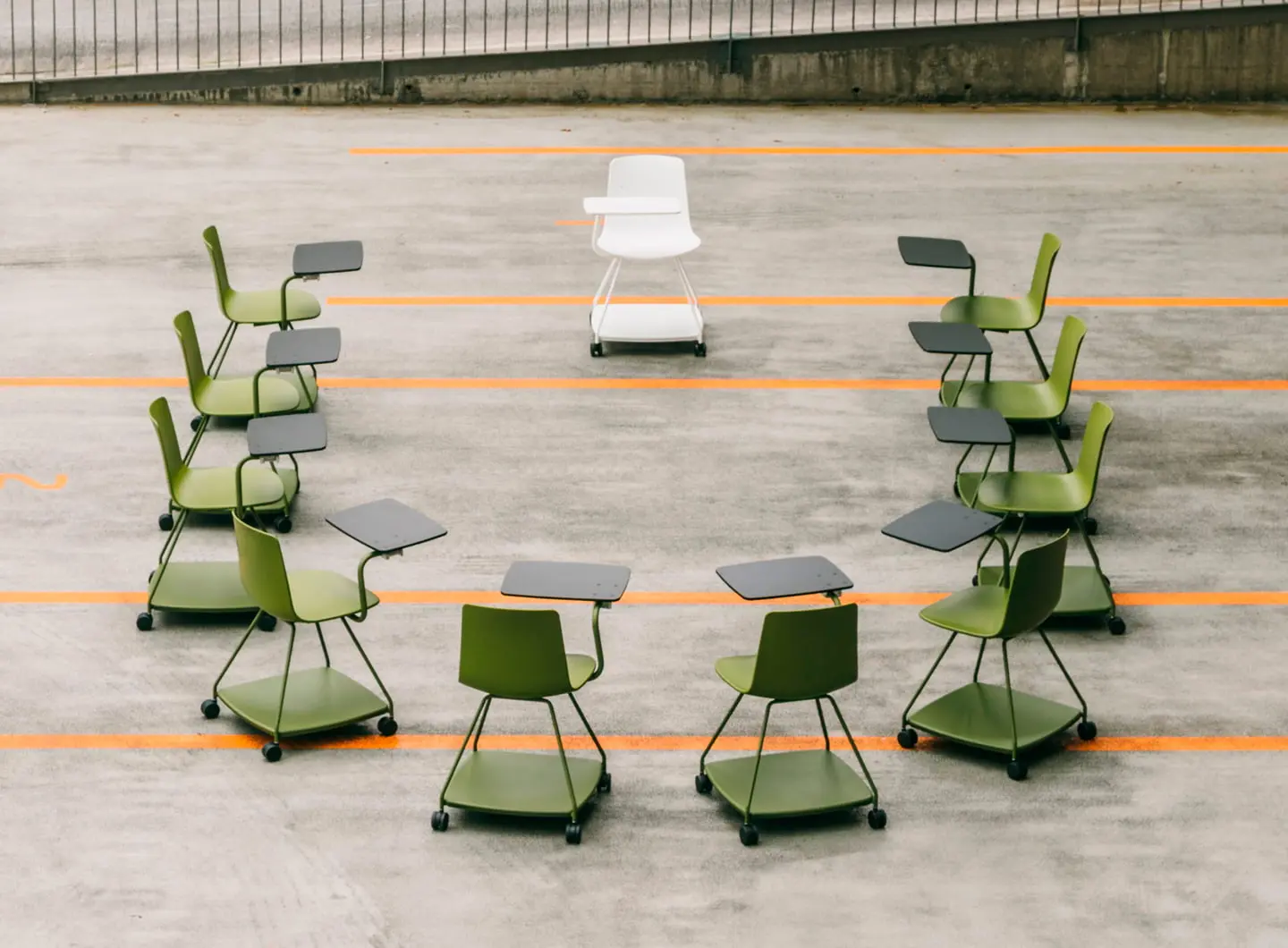 Enea - Tray chair