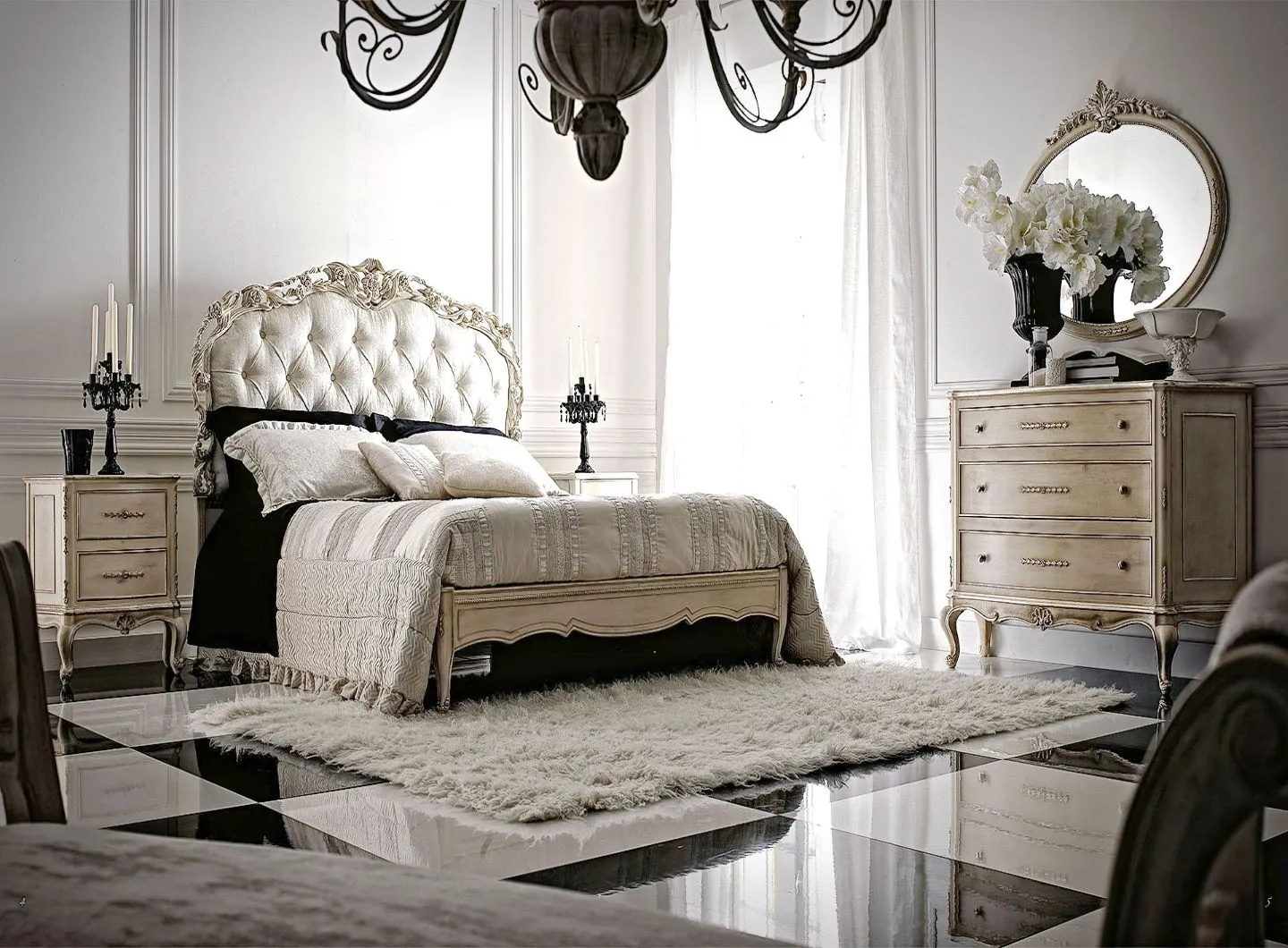 Chiara Collection - Carved bed in Florentine style