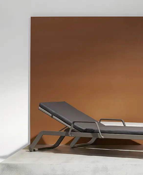 Very resistant and functional VILA sun lounger