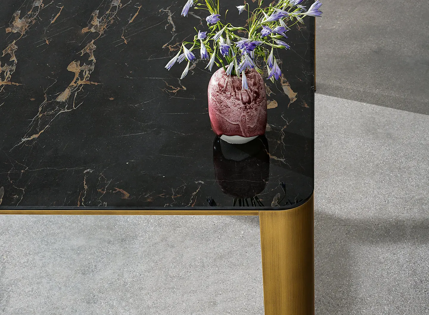 SOVET Kodo dining table detail