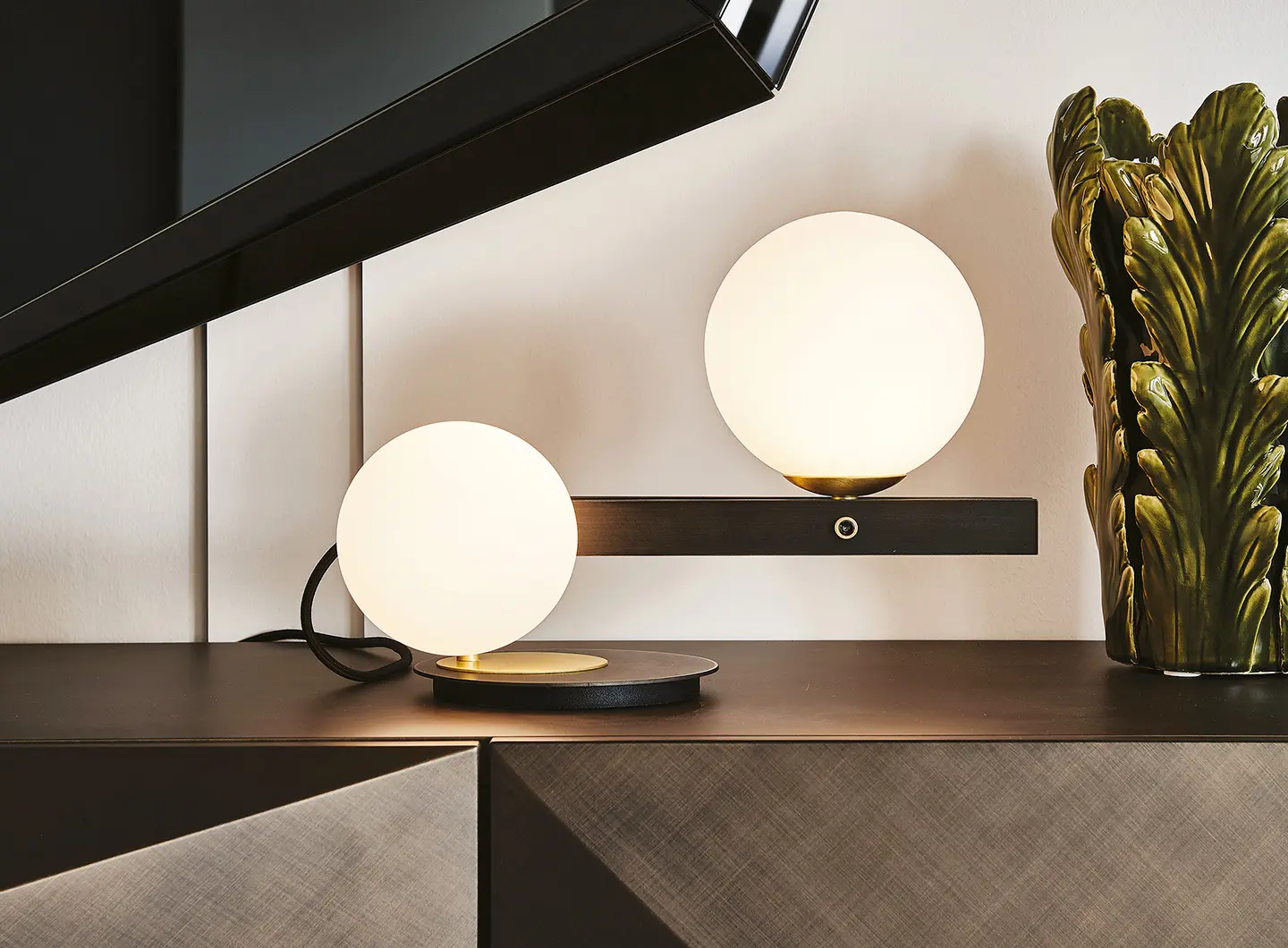 Planeta Table Lamp