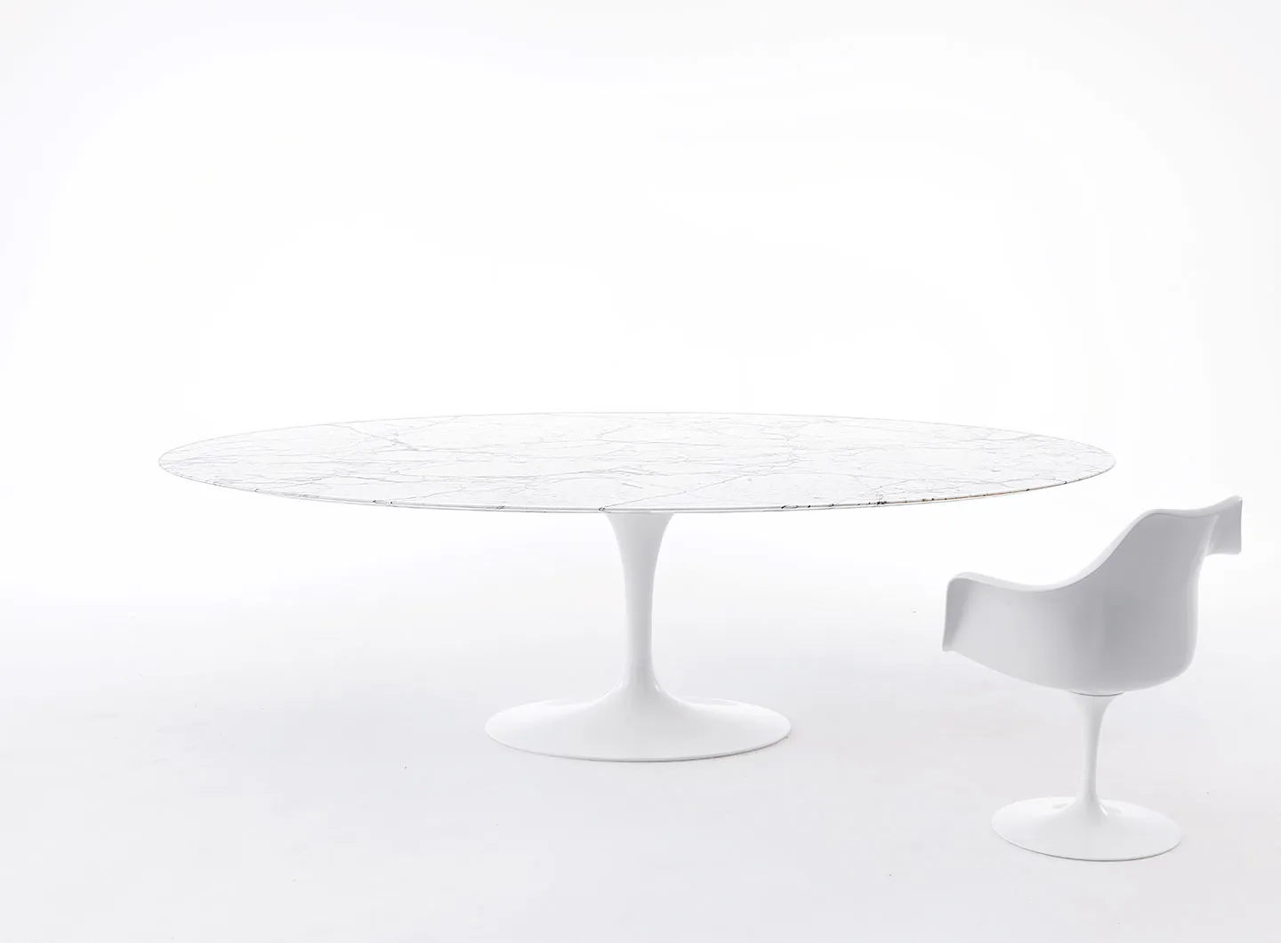 Pedestal Collection designed by Eero Saarinen, Ph. Courtesy of Knoll