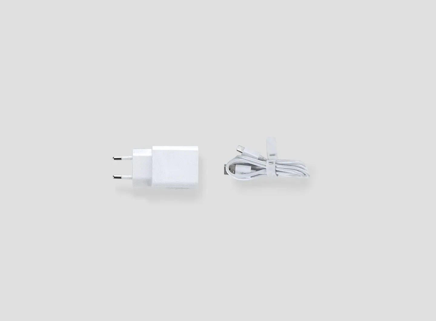 Zafferano _ Sister Light, caricabatterie con doppia entrata USB e cavo di ricarica con entrata USB-c