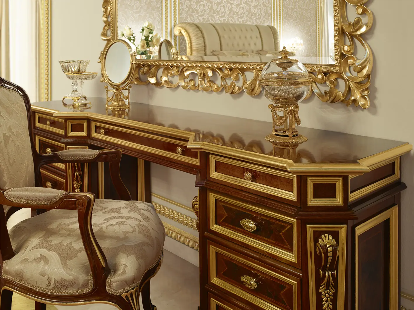 Classic furniture by Modenese