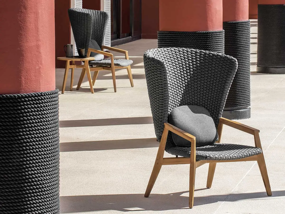 Knit poltrona con schienale alto, design by Patrick Norguet
