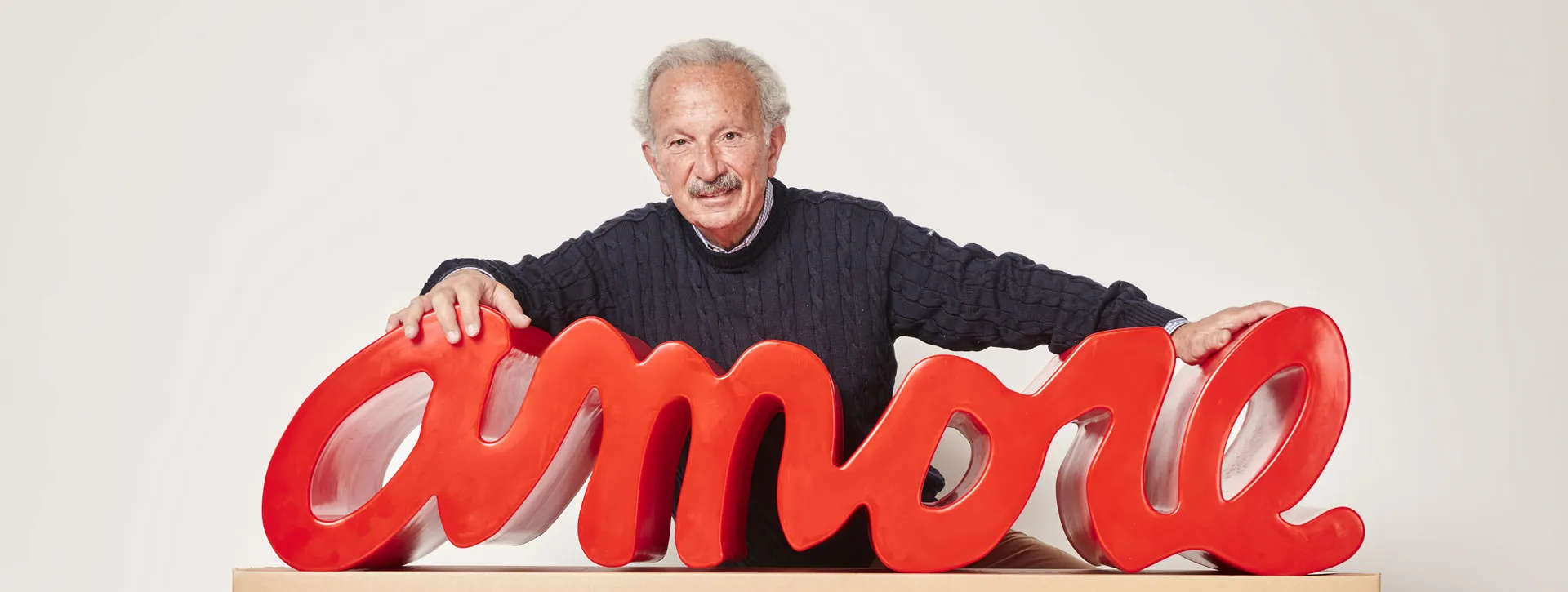 Amore bench by Giò Colonna Romano