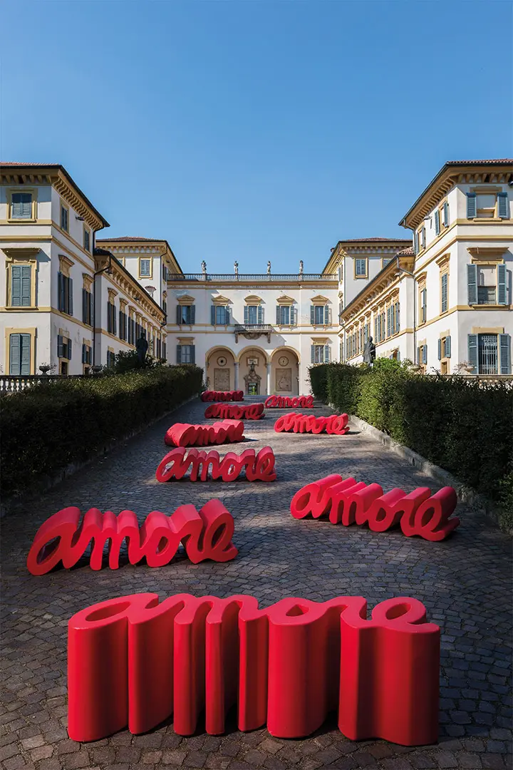 Amore bench by Giò Colonna Romano