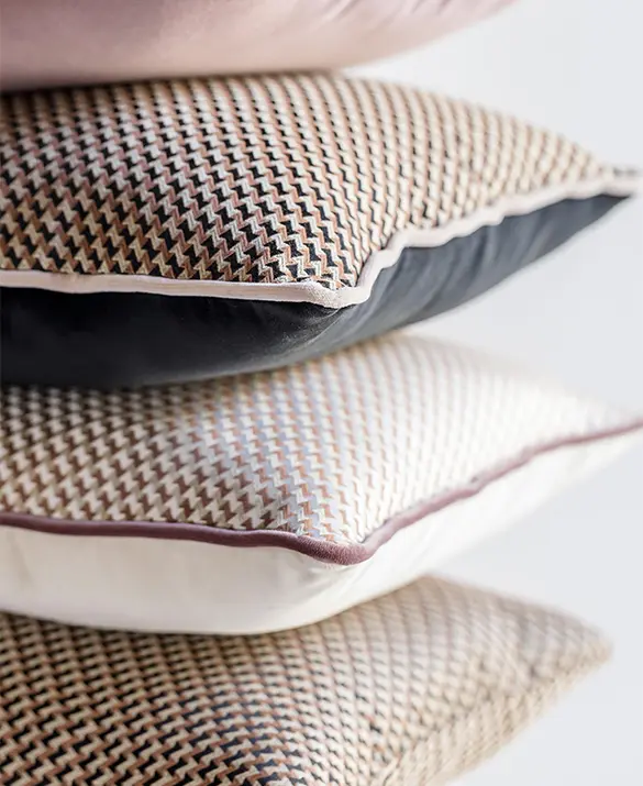 LOOP CARRÈ CUSHION