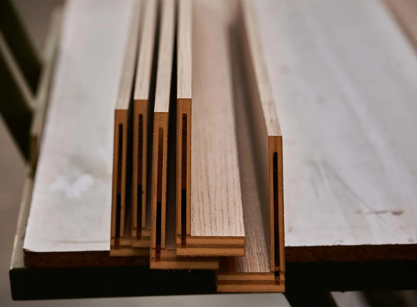 Processing with wood interlocking