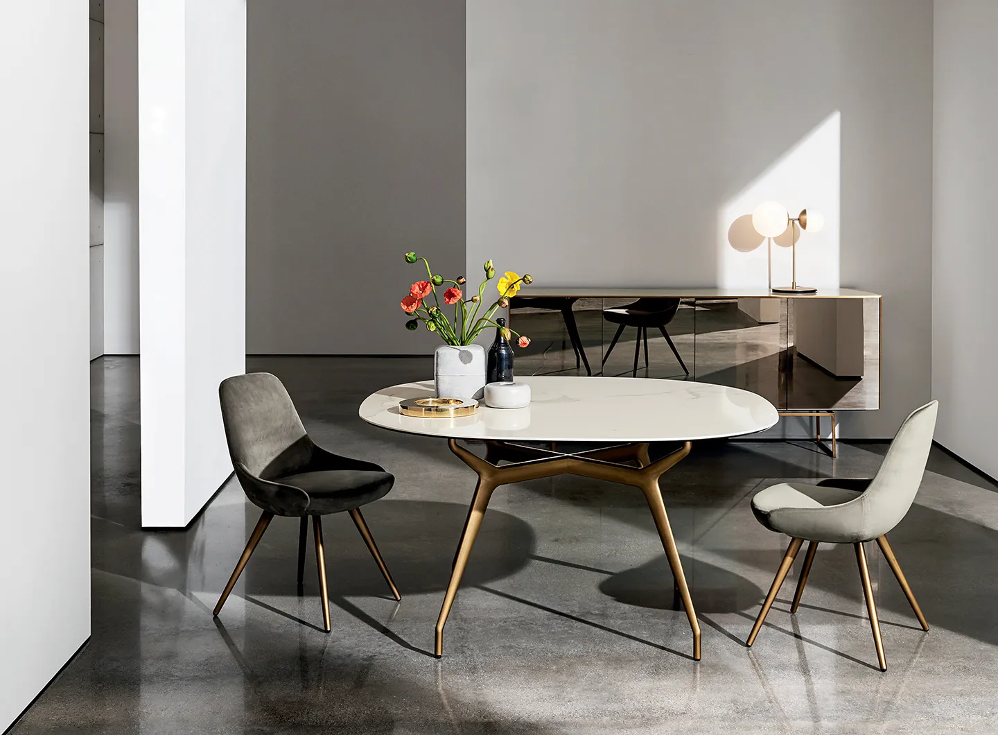 SOVET ITALIA Arkos shaped dining table in ceramic