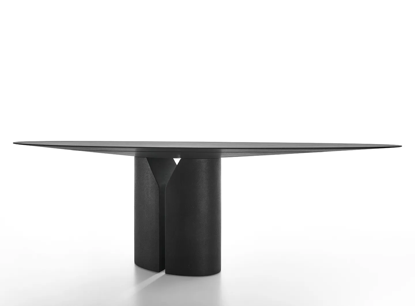 10_PS_MDFITALIA_NVL-TABLE_OVAL_Jean-Nouvel-Design_©Thomas-Pagani