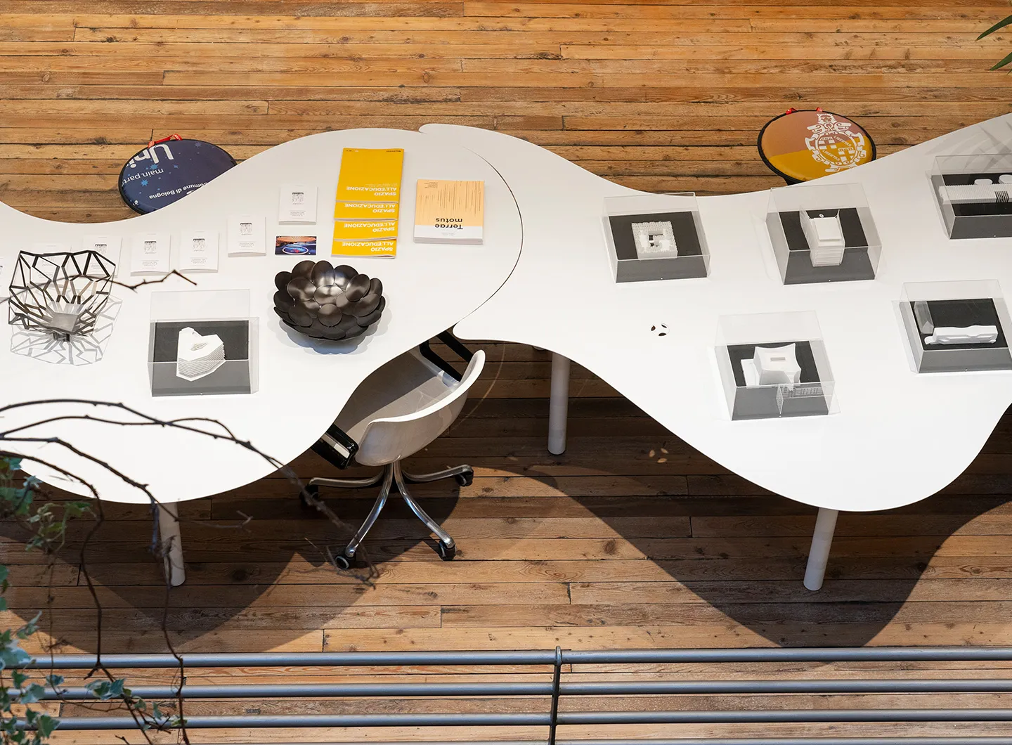 Studio Mario Cucinella Architects, tavolo per Officine Tamborrino, ph. Giacomo Fausti