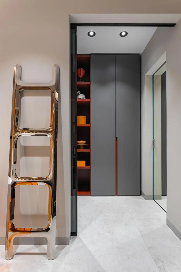 DRAB hanger
