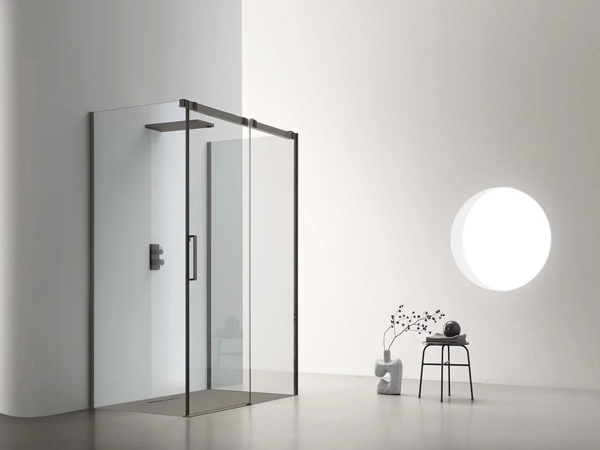 A180 is the frameless shower screen with a height of 210 cm and a glass thickness of 8mm