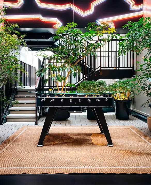 RS Barcelona RS2 football dining table