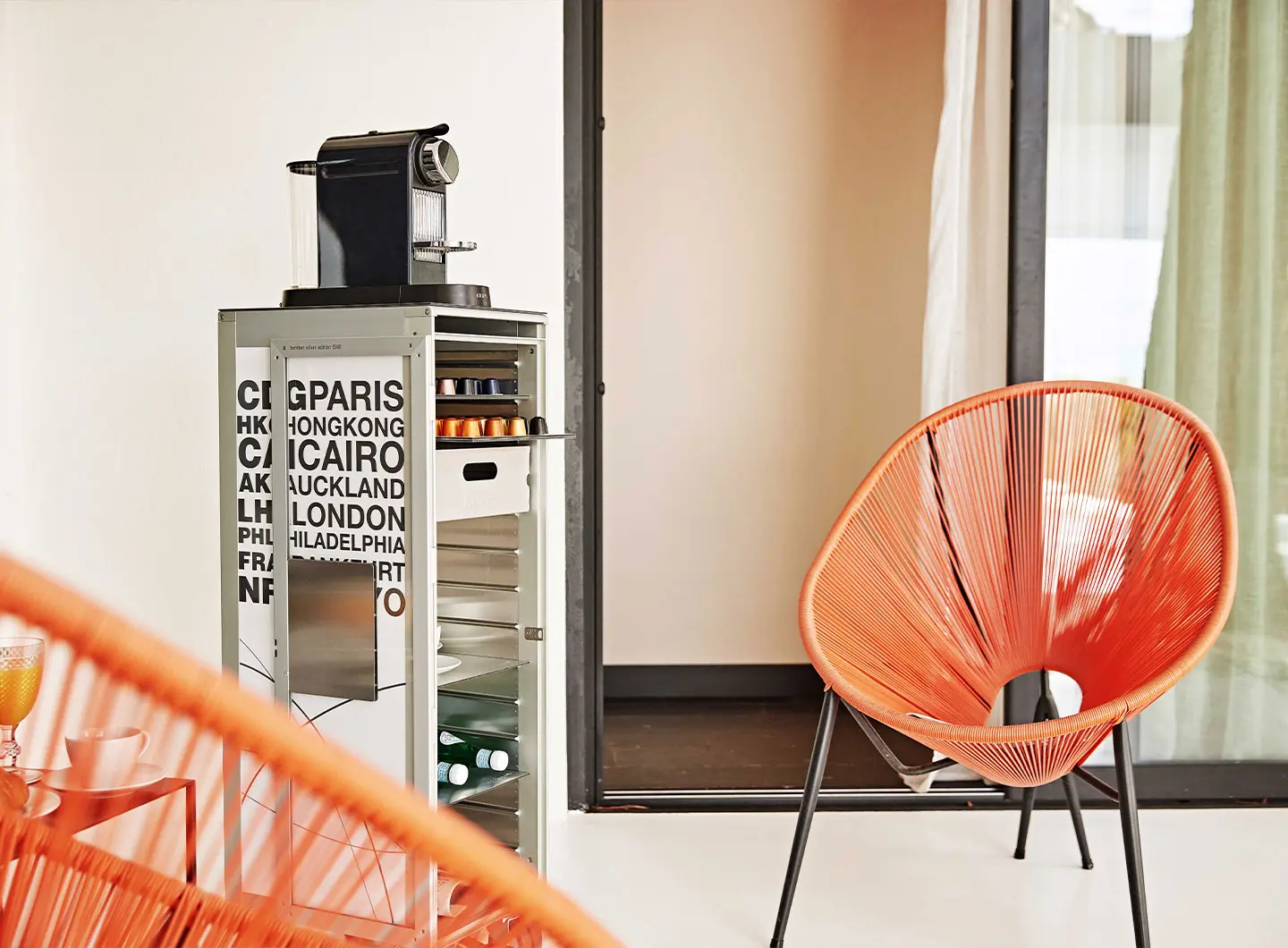 bordbar_new_airports_white
