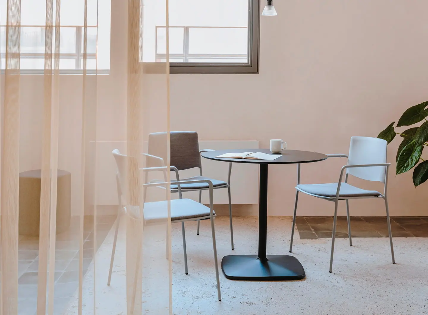Enea - Iron table