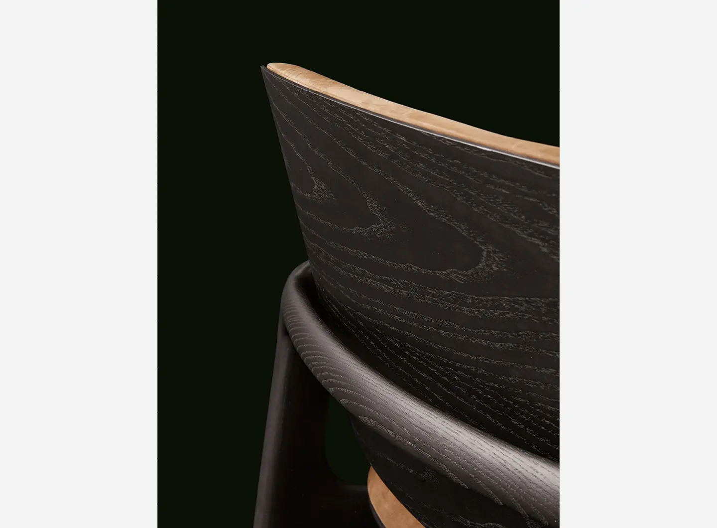 Poltrona Curve, design by Emmanuel Gallina