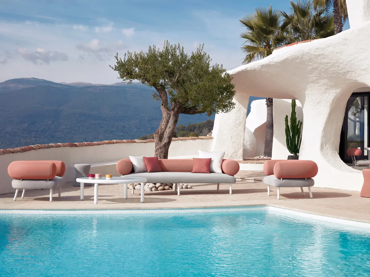 The Big Roll collection is surprising and offers a new vision of Outdoor furniture, highlighting the savoir-faire of Sifas and the creative world of the Döppel studio.