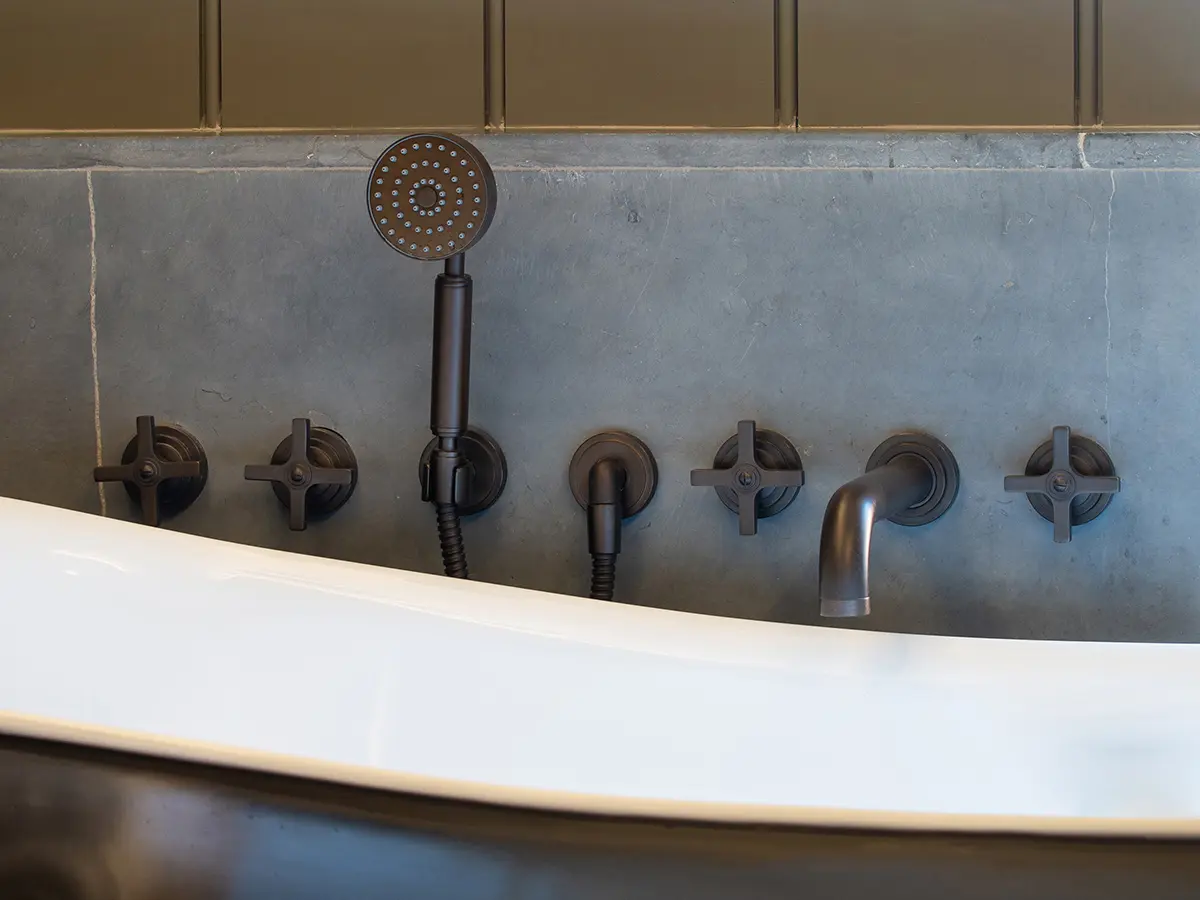 Landmark Pure Bespoke riempitivo per bagno in City Bronze