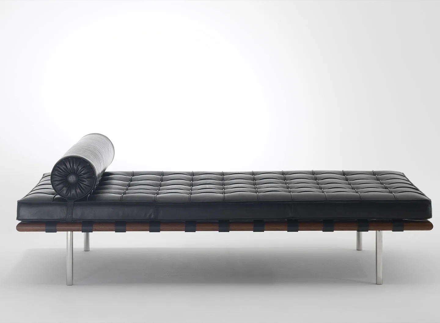 Barcelona® Couch by Ludwig Mies van der Rohe, Ph. Courtesy of Knoll