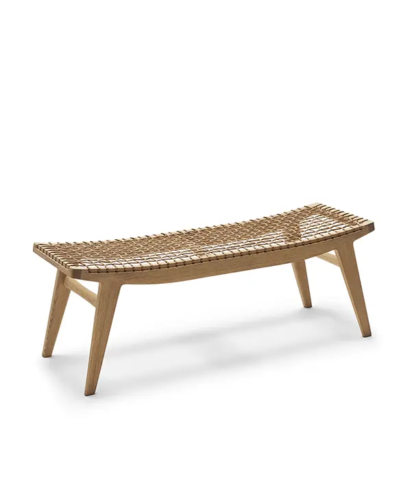 Klismos by Knoll – Bench by Antonio Citterio, Ph. Federico Cedrone