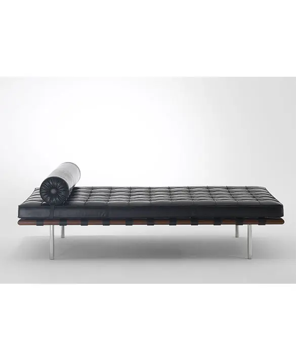 Barcelona® Couch by Ludwig Mies van der Rohe, Ph. Courtesy of Knoll