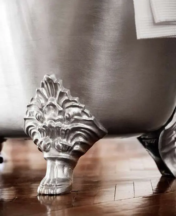 Carlton - Cast iron bathtub with feet