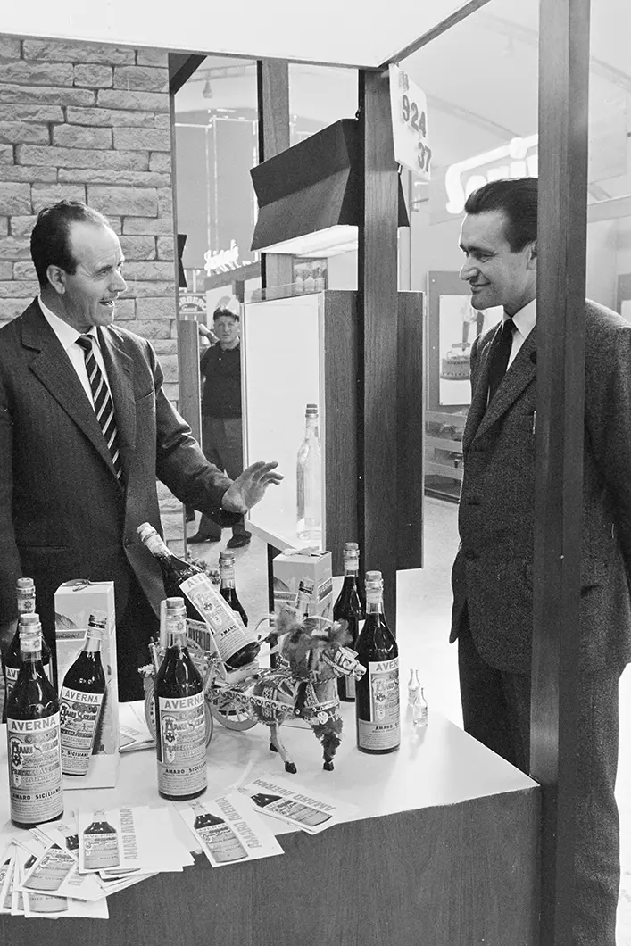 Stand Fratelli Averna, Fiera Campionaria di Milano, 1967, bianco e nero