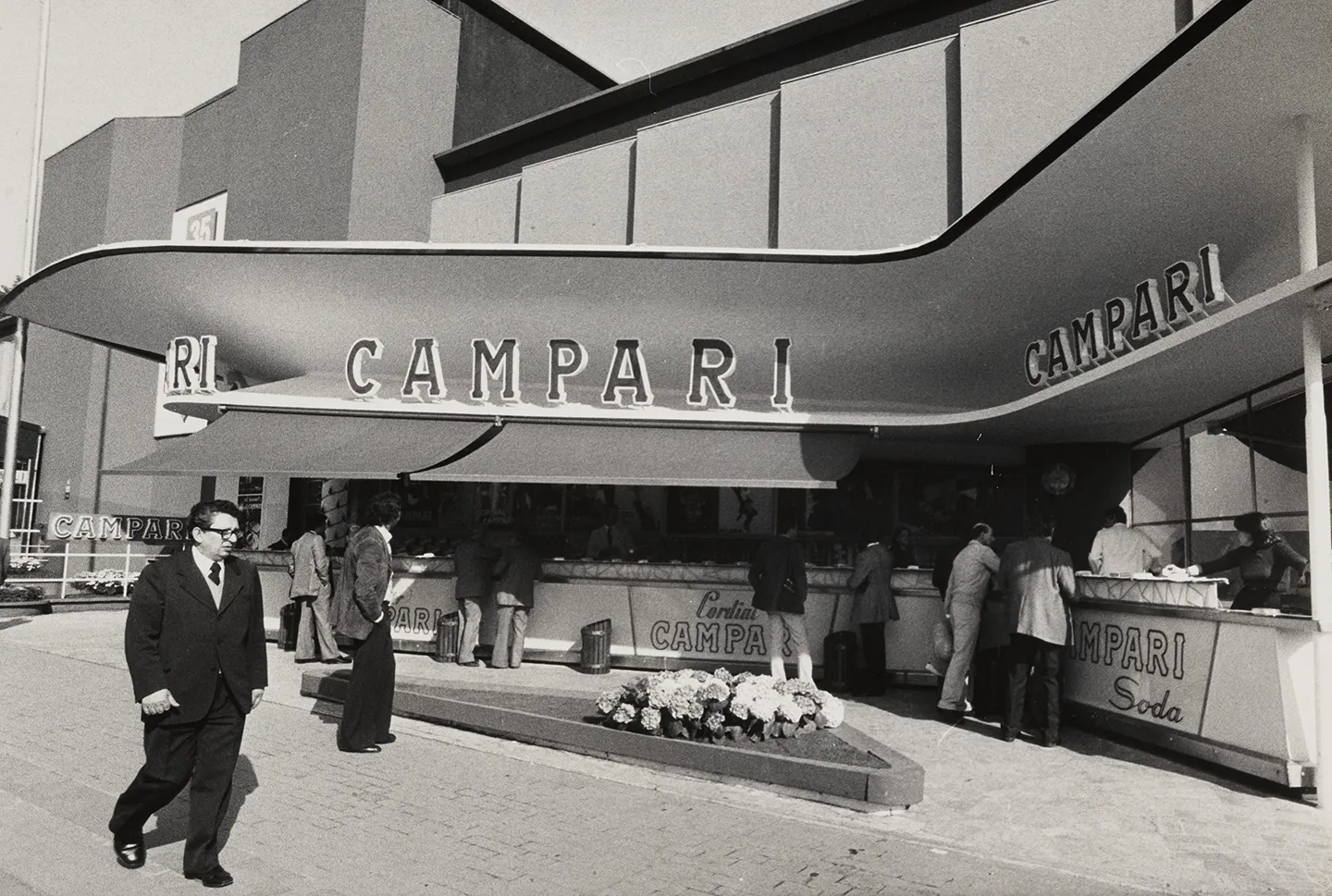 Chiosco Campari, Fiera Campionaria di Milano, 1977, bianco e nero