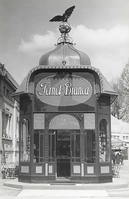 Chiosco F.lli Branca Distillerie, Fiera Campionaria di Milano, 1938, bianco e nero