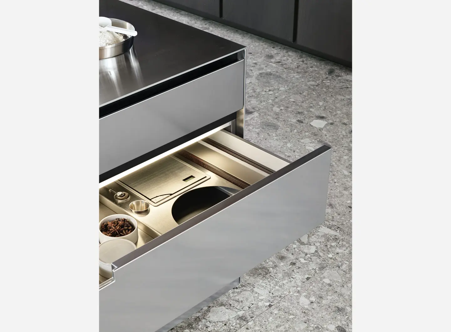 Phoenix, design by R&D Poliform