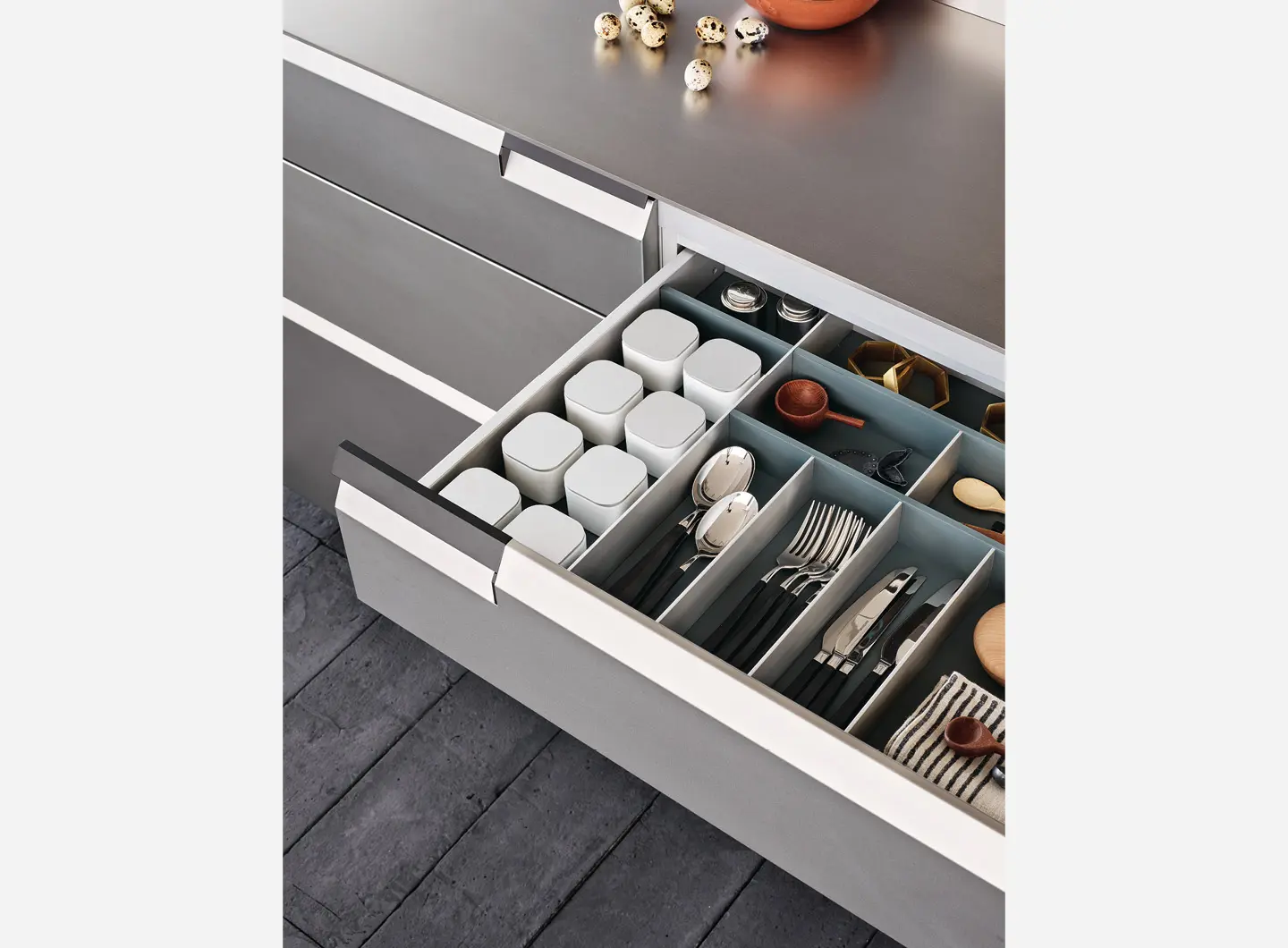 Shape, design by R&D Poliform